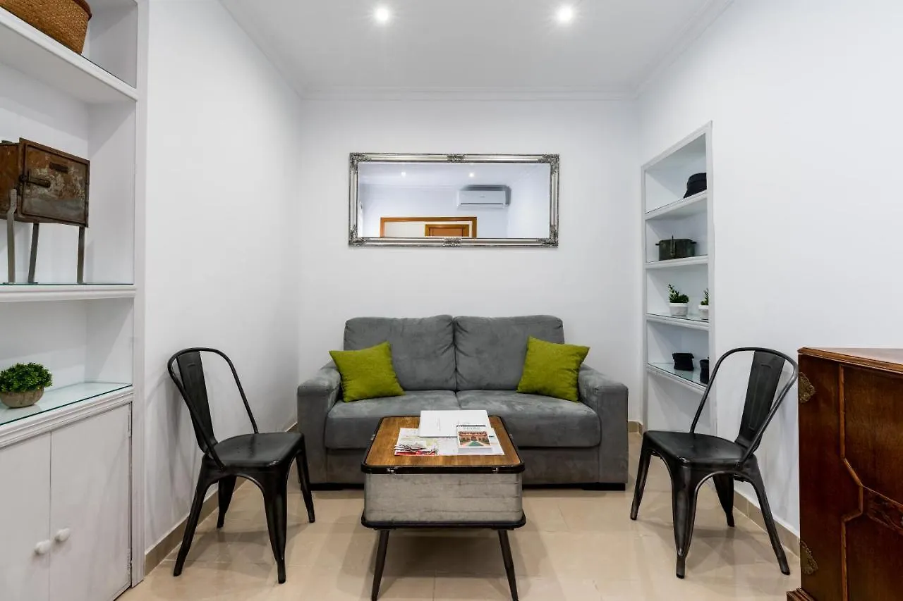 Holi-Rent Salado Apartment Seville