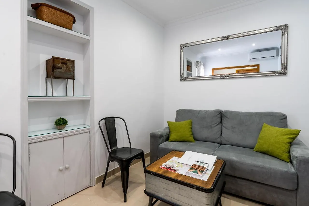 Holi-Rent Salado Apartment Seville